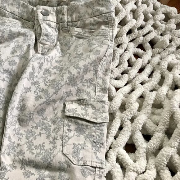 Anthropologie Level 99 Floral Cargo Pant Sz 25 - Picture 5 of 7